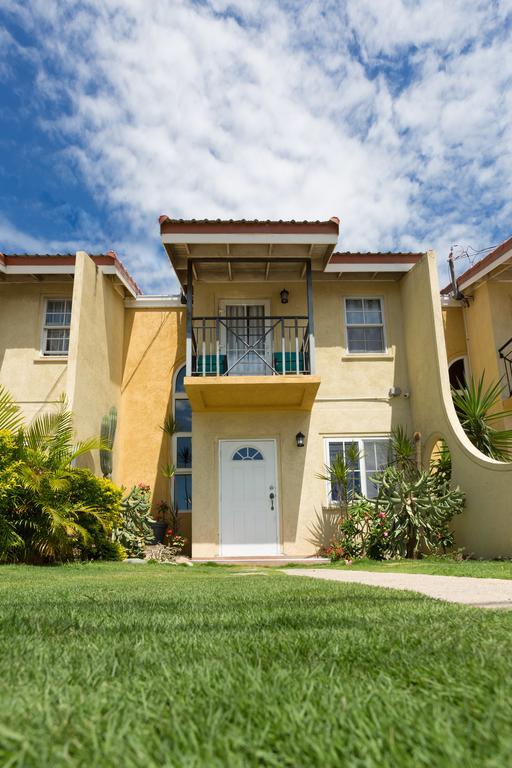 The Oasis I, Portmore Country Club Екстериор снимка