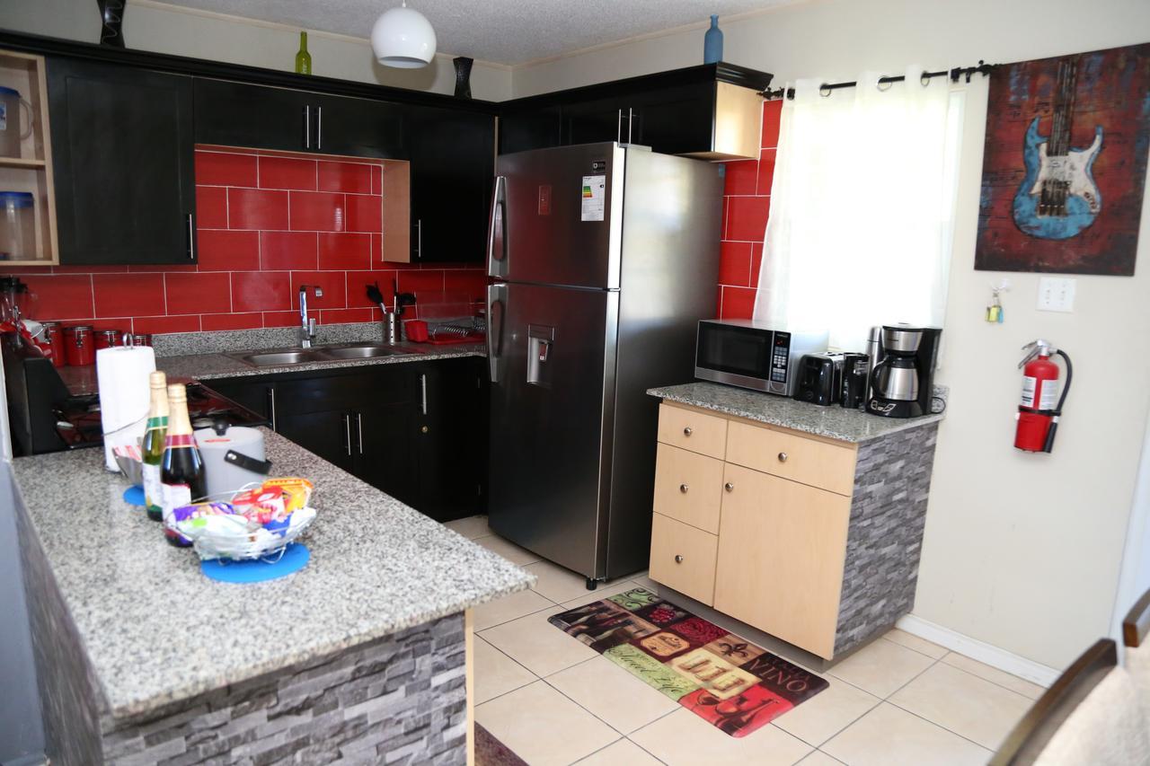 The Oasis I, Portmore Country Club Екстериор снимка