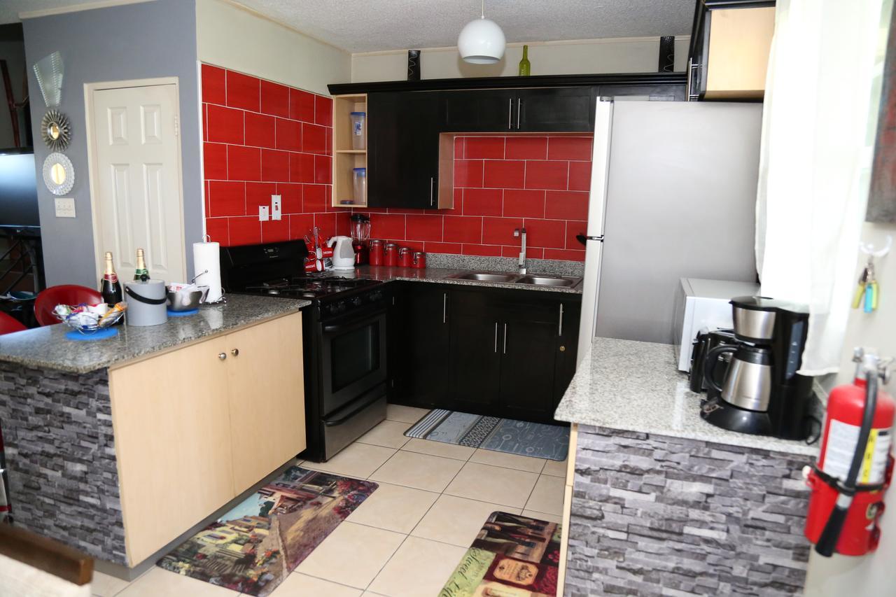 The Oasis I, Portmore Country Club Екстериор снимка