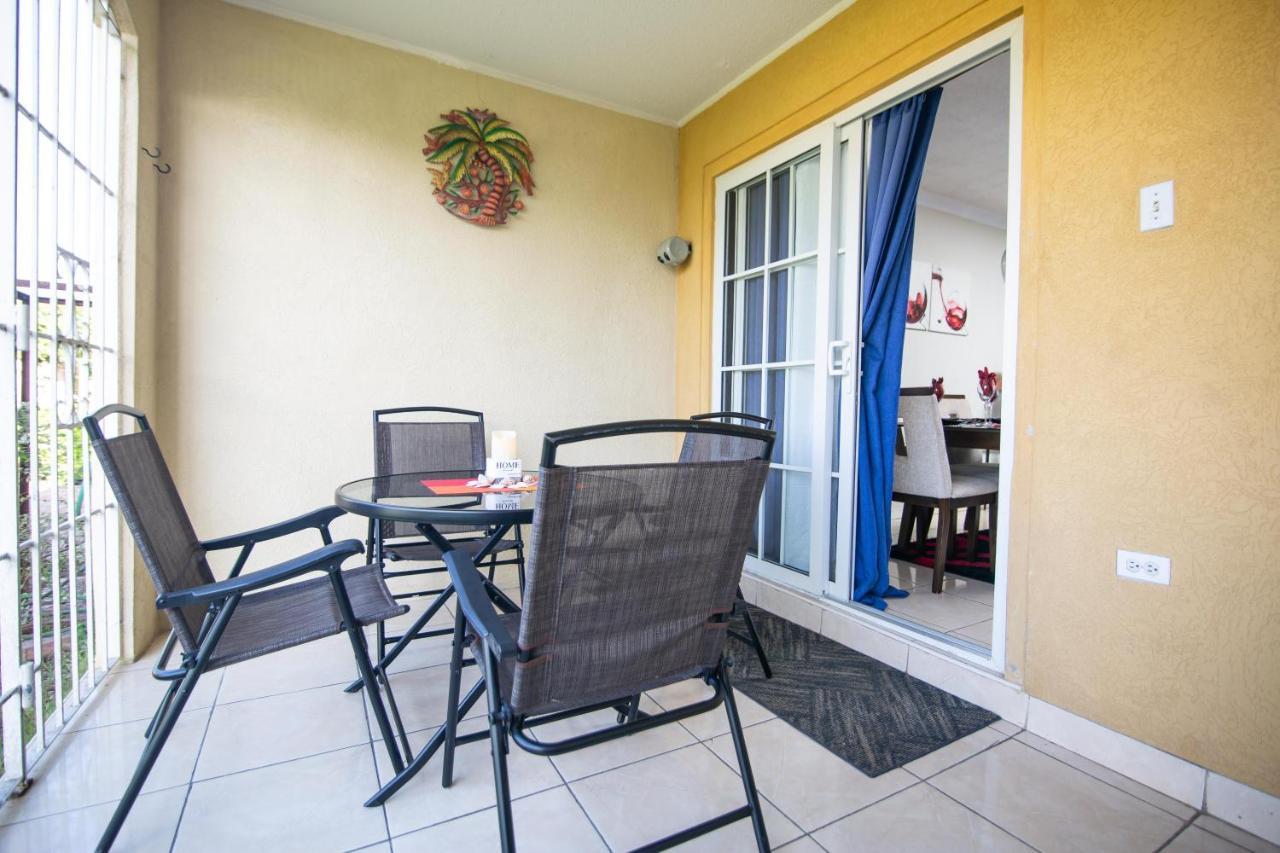 The Oasis I, Portmore Country Club Екстериор снимка