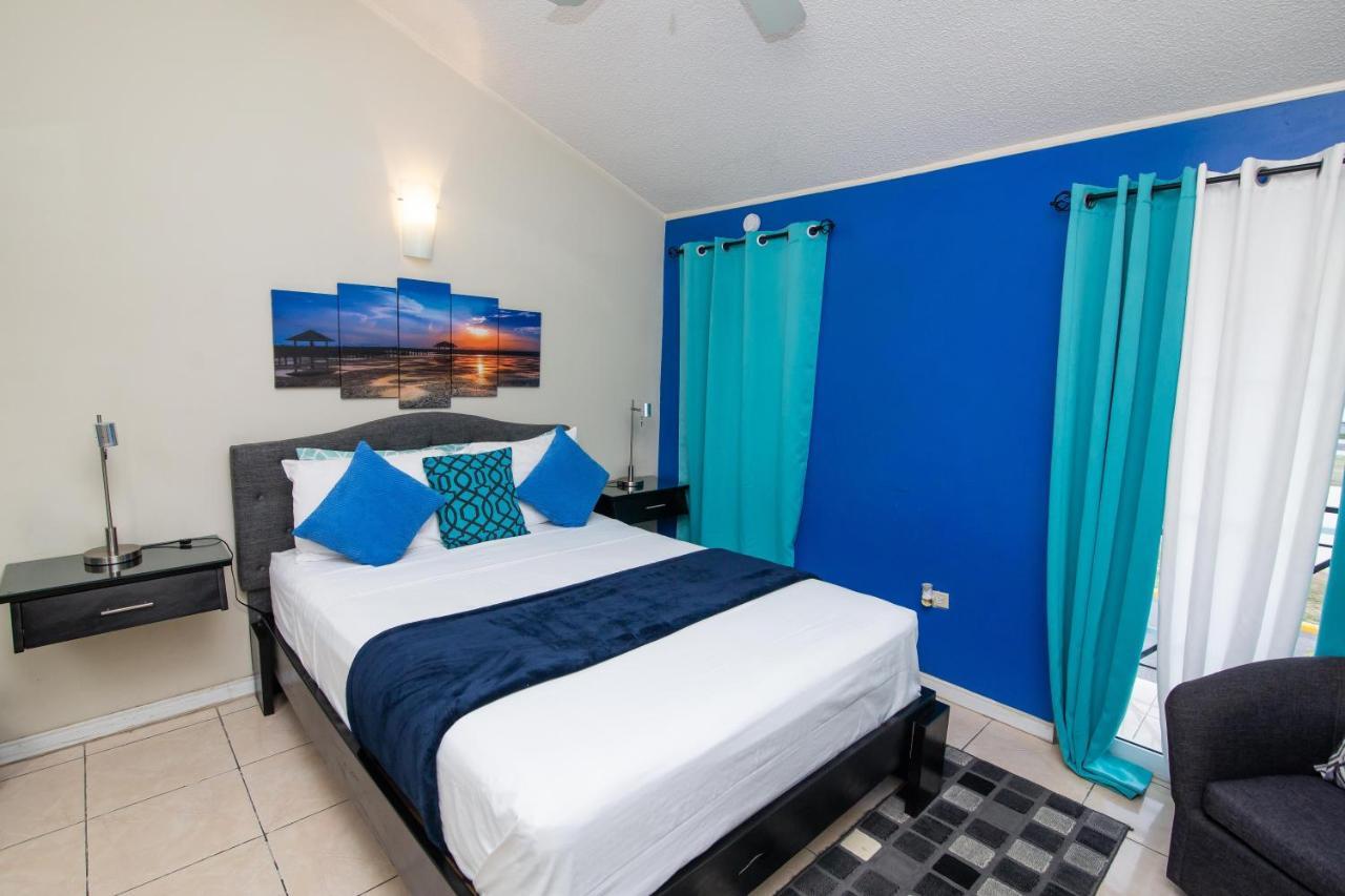 The Oasis I, Portmore Country Club Екстериор снимка