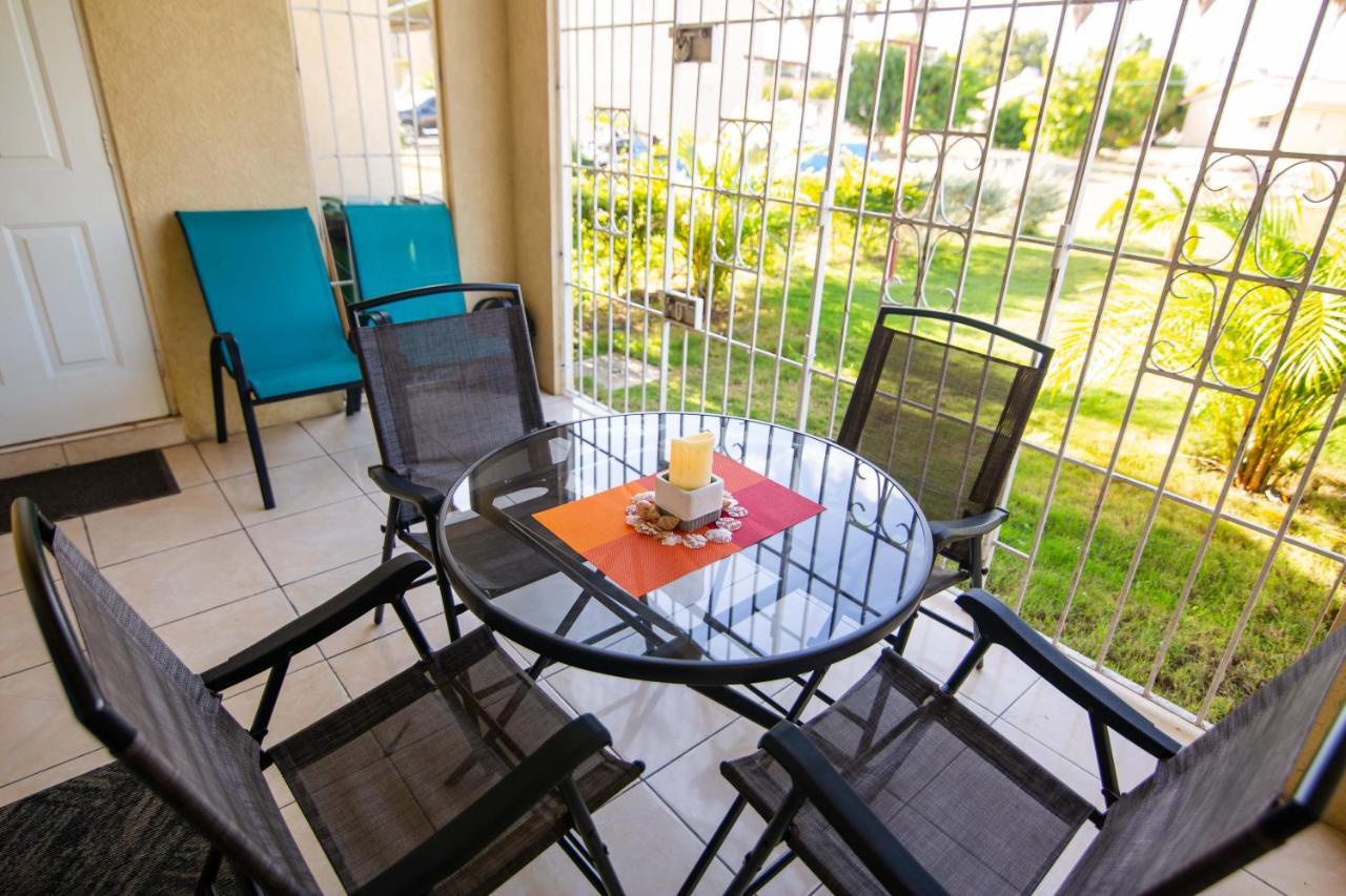 The Oasis I, Portmore Country Club Екстериор снимка