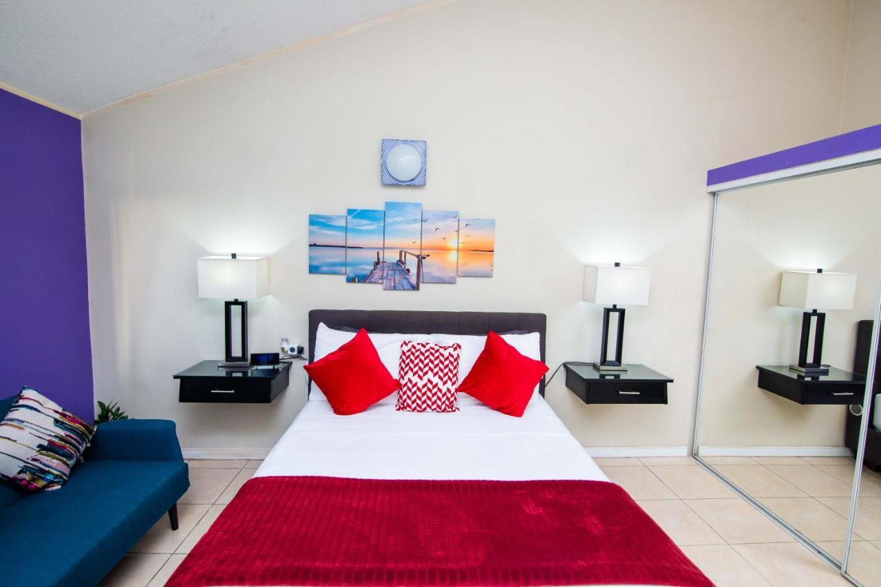 The Oasis I, Portmore Country Club Екстериор снимка